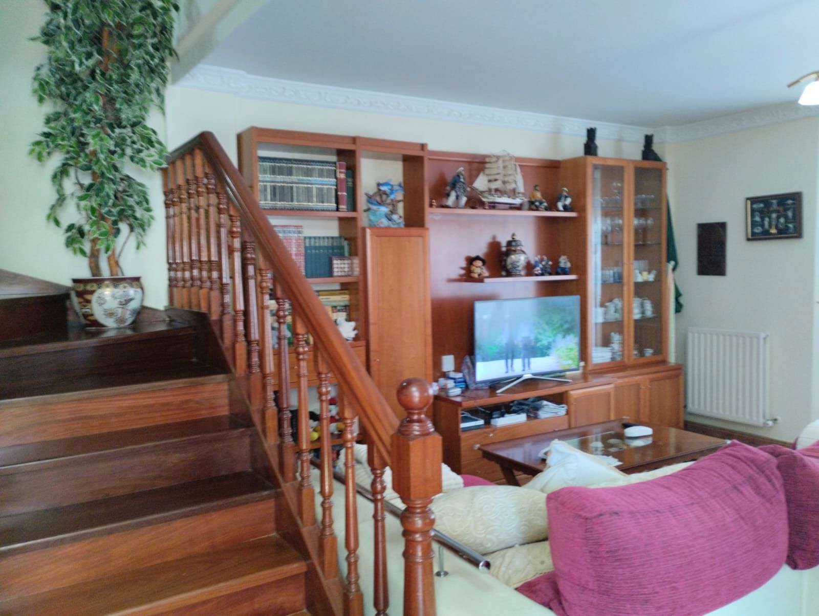 Sala d'estar de Casa o xalet en venda en Burgos Capital amb Calefacció, Jardí privat i Terrassa