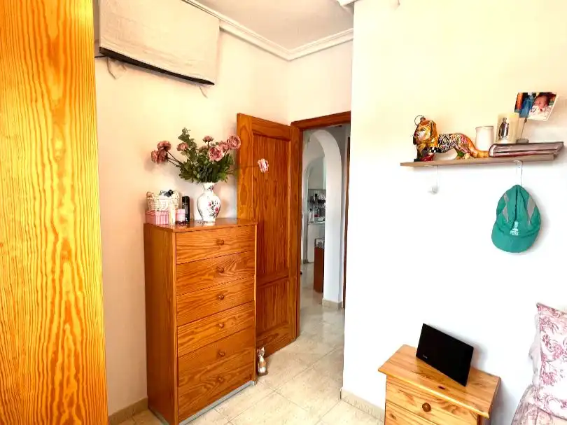 Schlafzimmer von Wohnungen zum Verkauf in Torrevieja mit Klimaanlage, Terrasse und Balkon