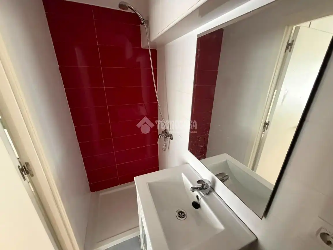 Baño de Local en venta en Madrid