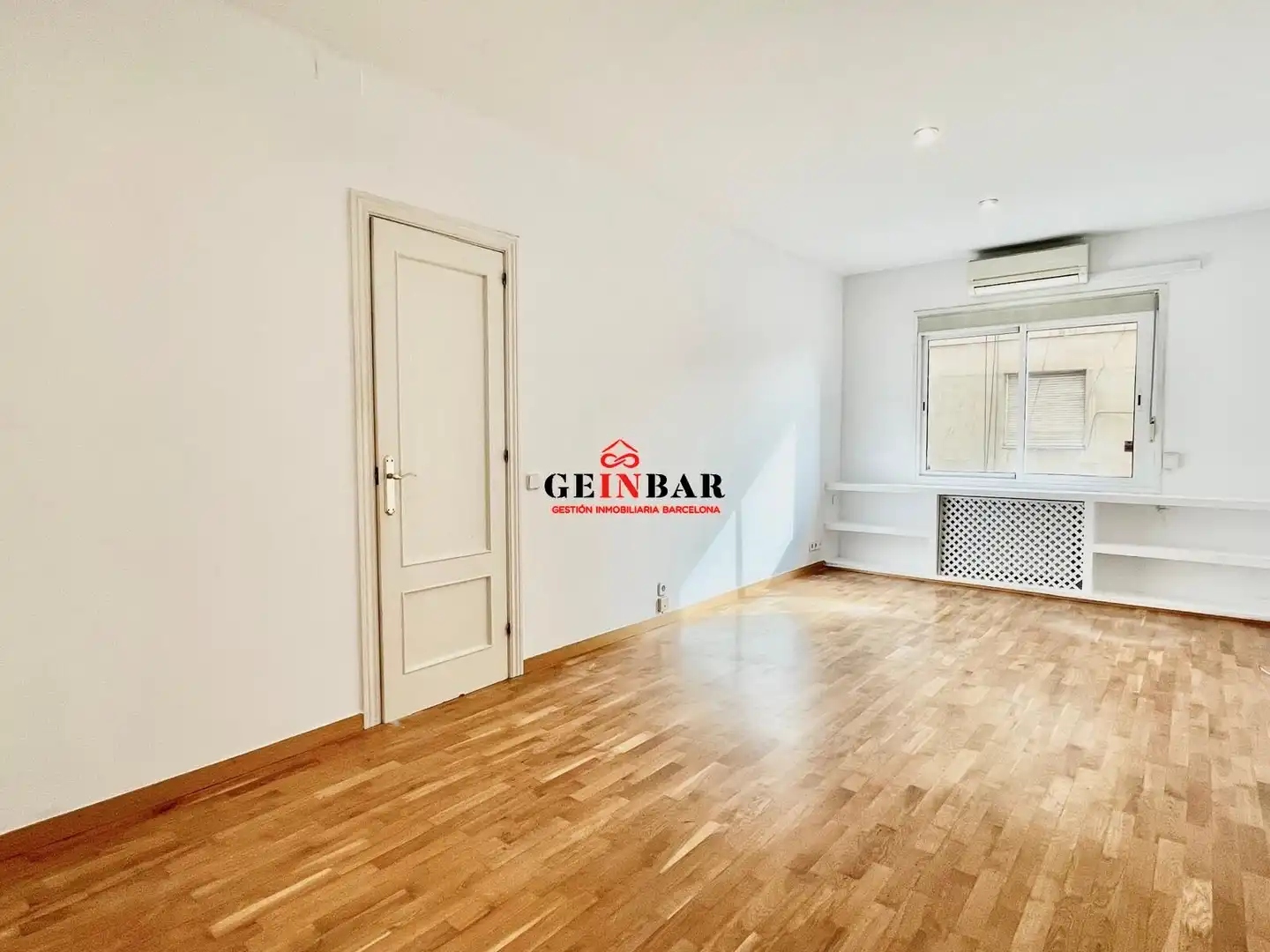 Piso en venta en Barcelona con Calefacción y Parquet