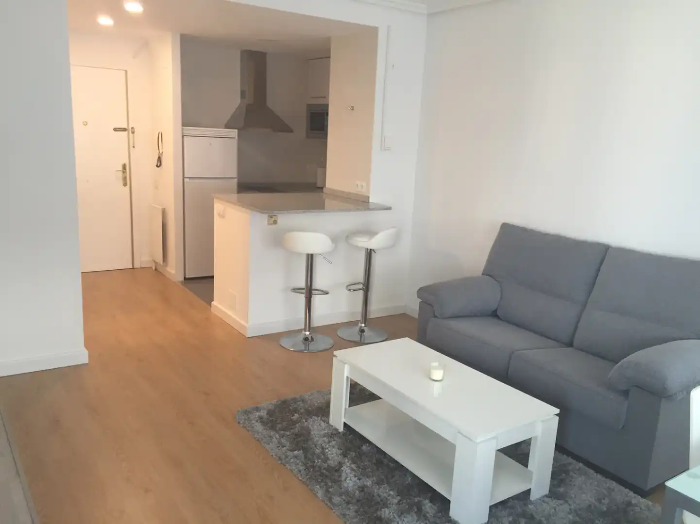 Sala d'estar de Pis de lloguer en  Pamplona / Iruña amb Calefacció, Parquet i Moblat