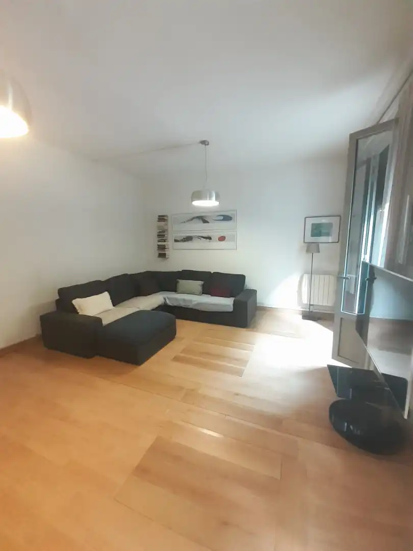 Sala d'estar de Pis en venda en Barcelona amb Calefacció, Jardí privat i Parquet