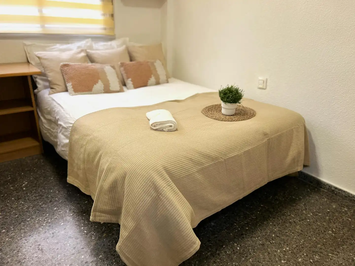 Habitación de Piso para compartir en Valencia con Lavadora y TV