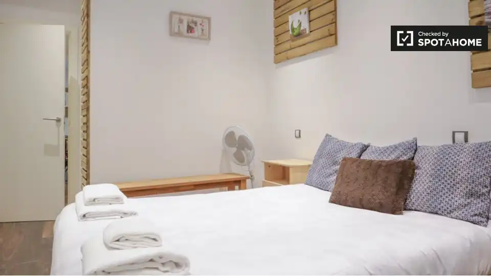 Schlafzimmer von Wohnung zur Miete in Madrid mit Klimaanlage, Heizung und Möbliert