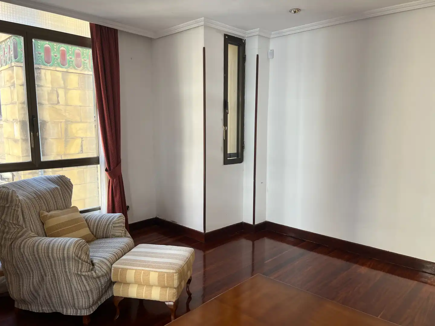Sala d'estar de Pis en venda en Donostia - San Sebastián  amb Calefacció, Parquet i Forn