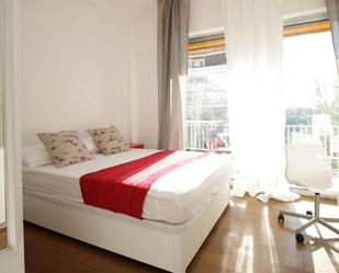 Bedroom of Flat to share in  Barcelona Capital  with Washing machine