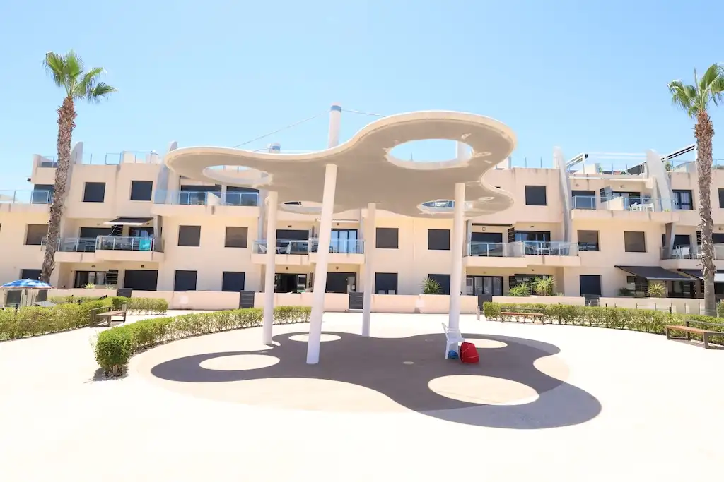 Vista exterior de Apartament en venda en Pilar de la Horadada amb Aire condicionat, Calefacció i Terrassa
