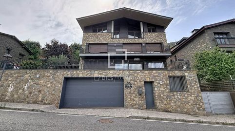Casa independiente de 4 dormitorios con jardín y garaje tipo box en venta en Aixirivall, Sant Julià