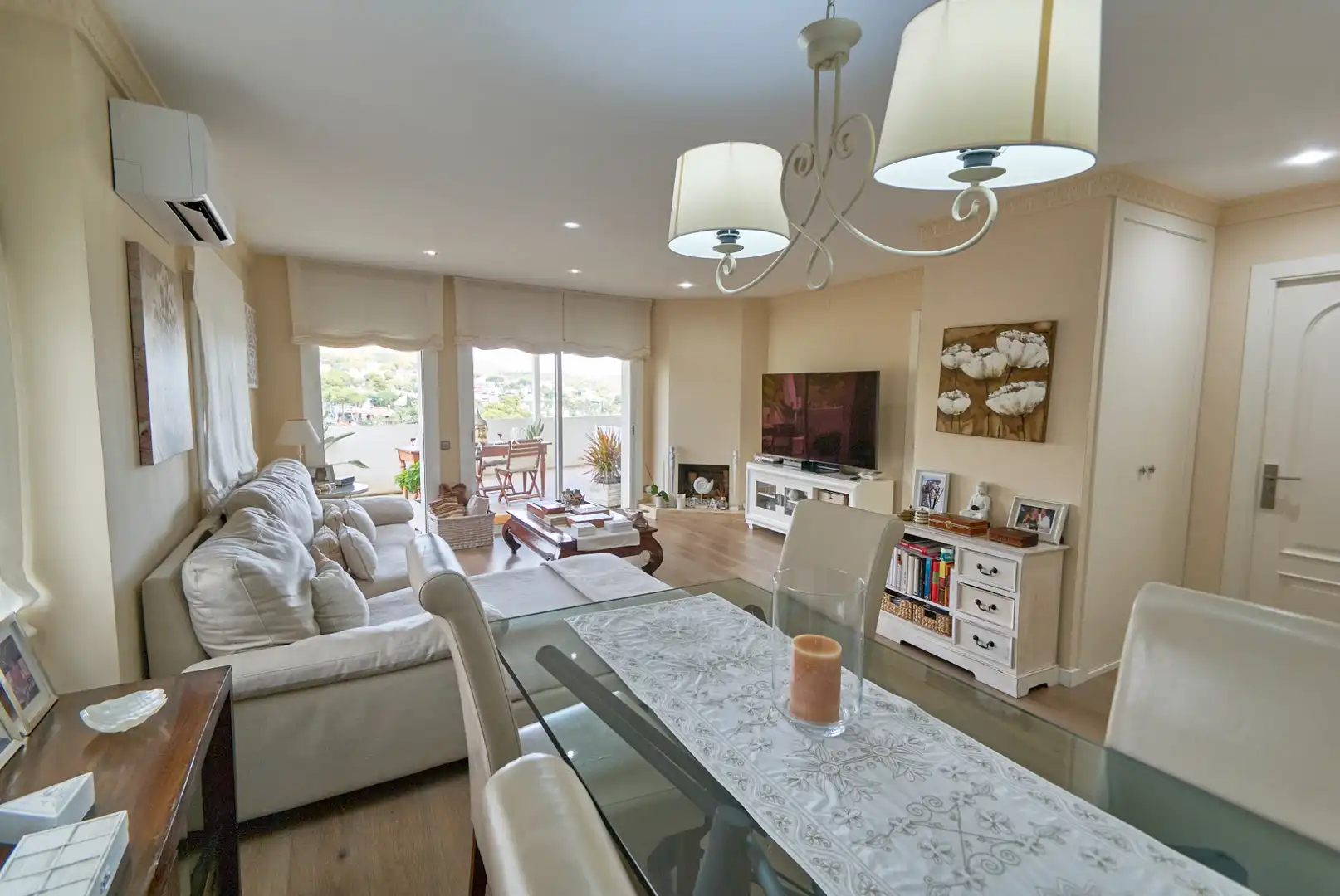 Living room of Houses for sale in Castelldefels  with Air Conditioner, Heating and Private garden