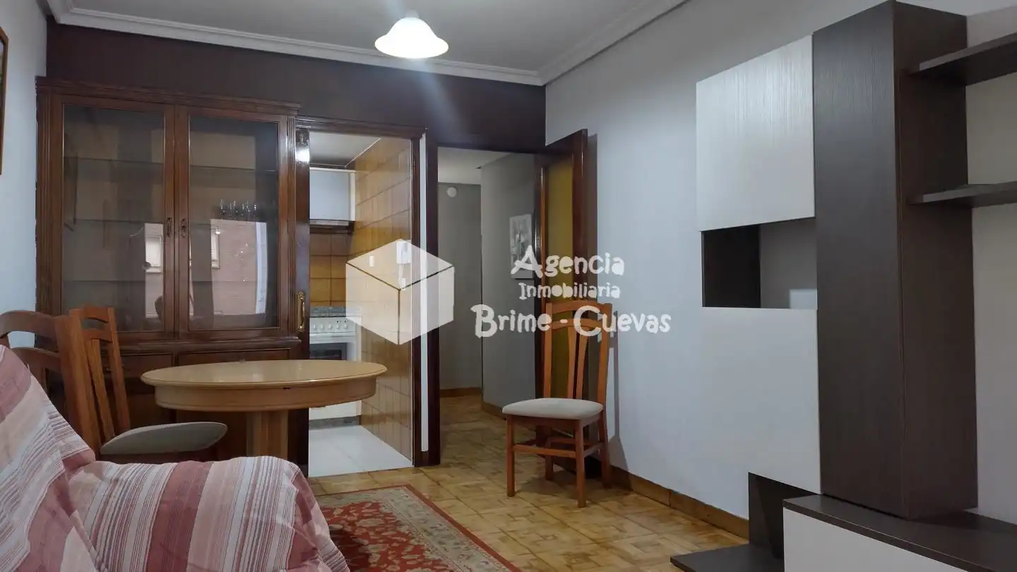 Habitación de Piso de alquiler en Oviedo  con Calefacción