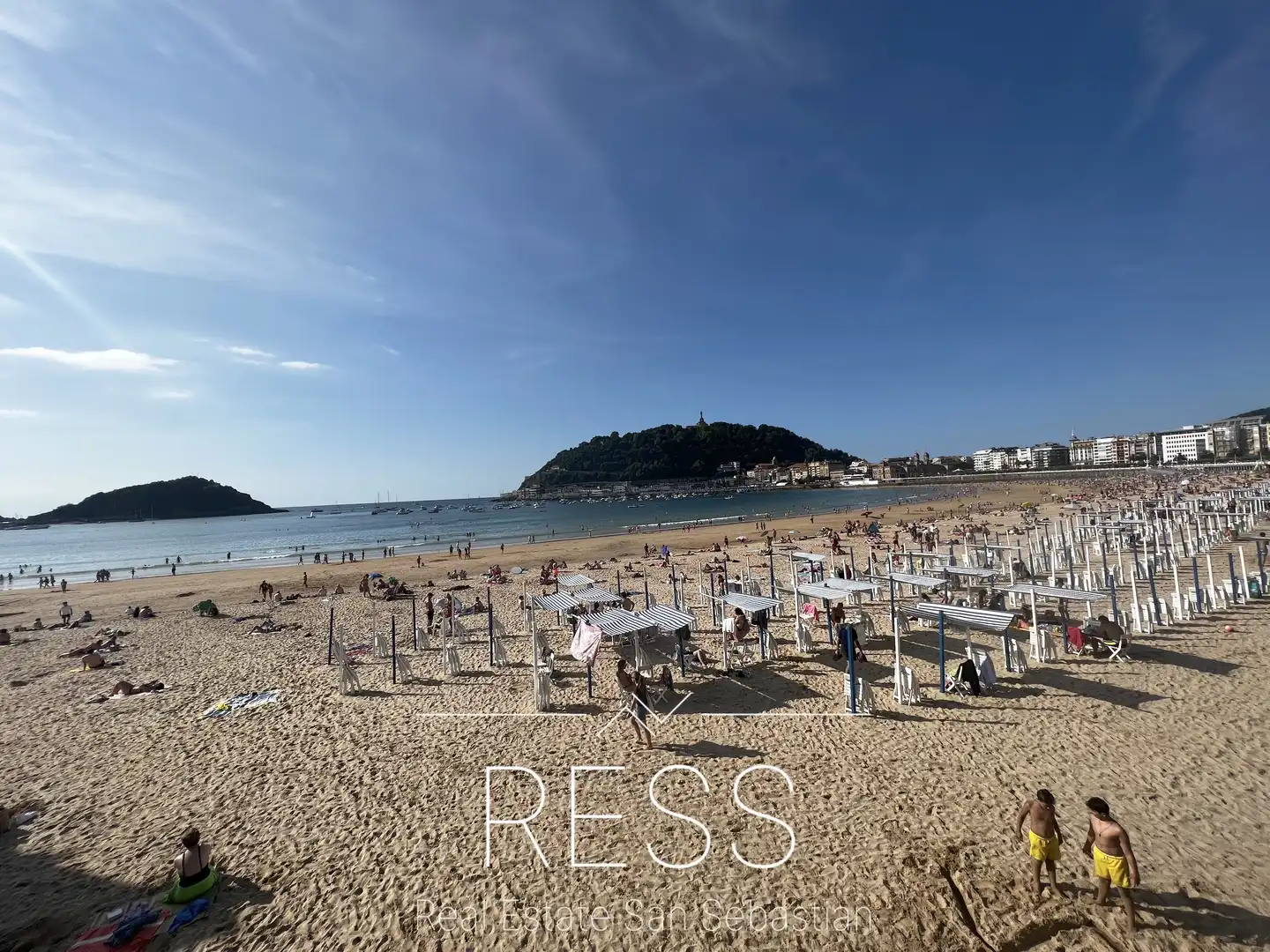 Vista exterior de Pis en venda en Donostia - San Sebastián  amb Terrassa i Moblat