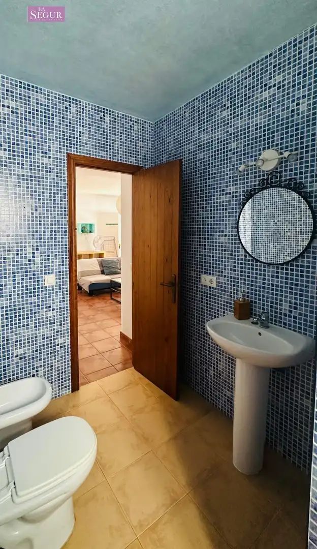 Bany de Casa o xalet en venda en Barbate amb Jardí privat, Terrassa i Moblat