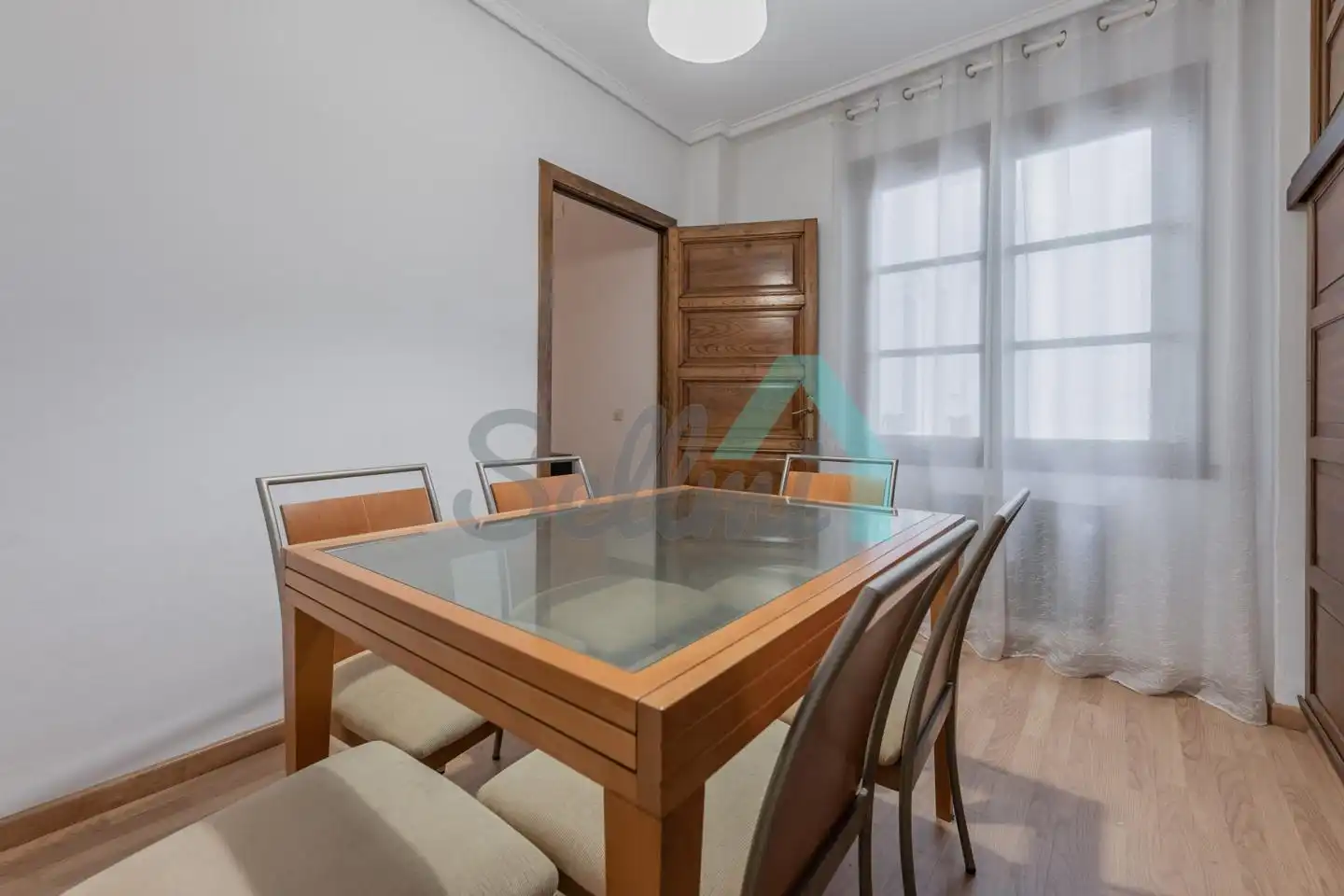 Dining room of Flat for share in Oviedo   with Heating, Parquet flooring and Furnished