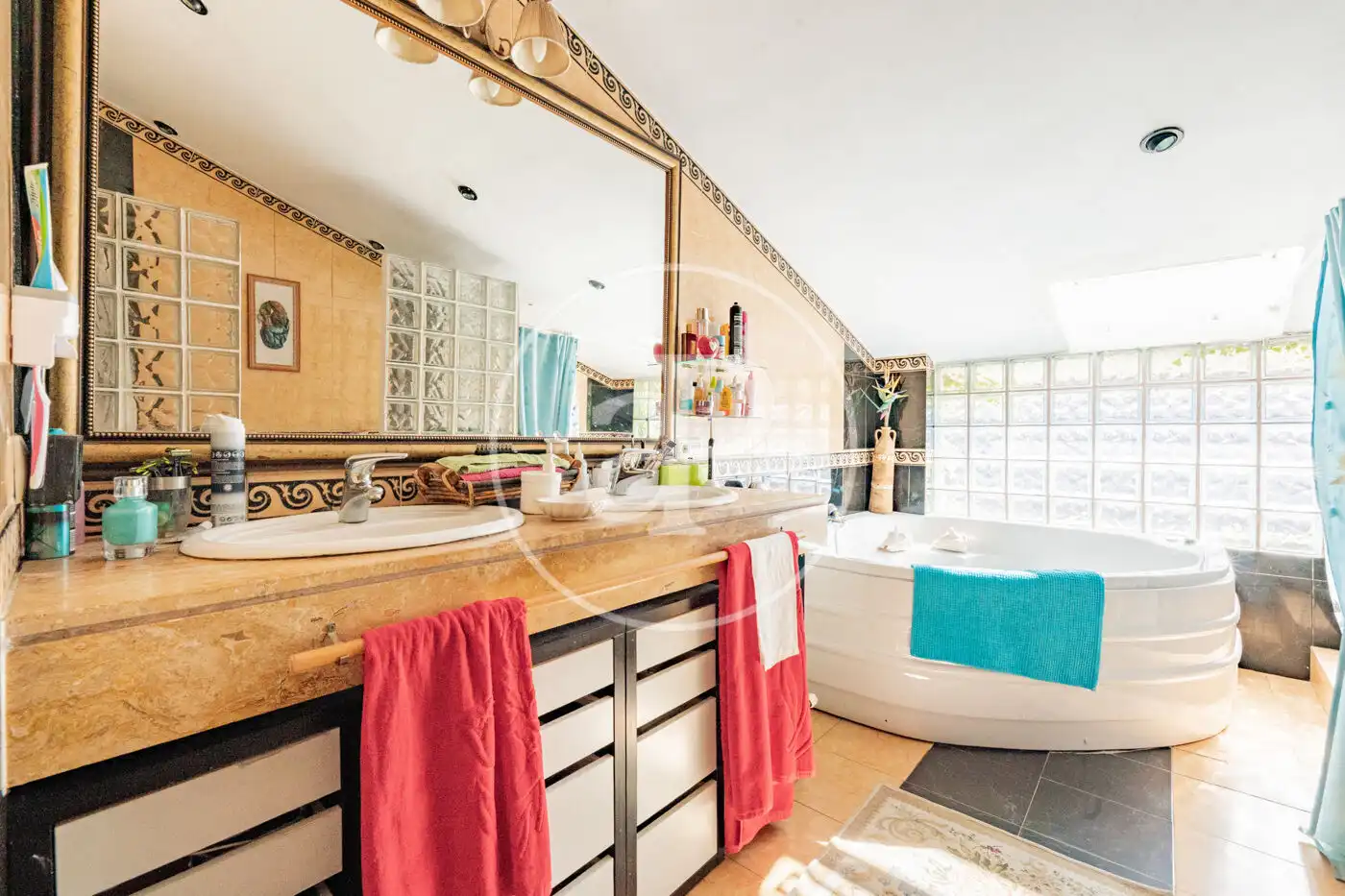Bathroom of Houses for sale in Valdeolmos-Alalpardo, Madrid
