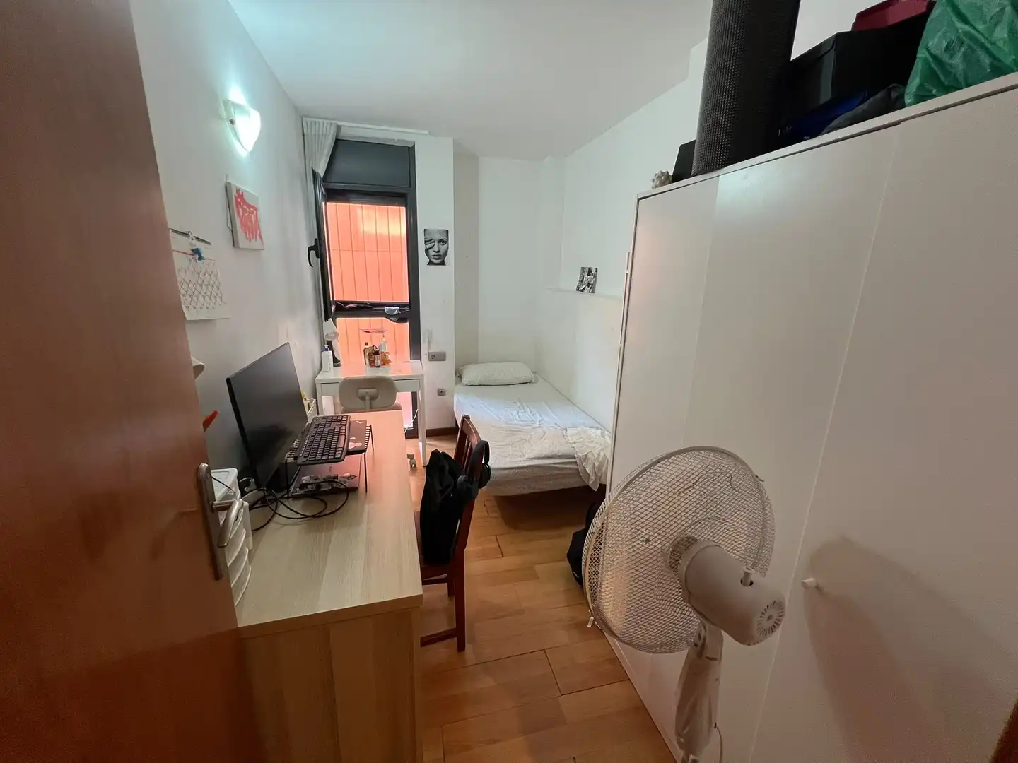 Habitación de Dúplex en venta en L'Hospitalet de Llobregat con Terraza