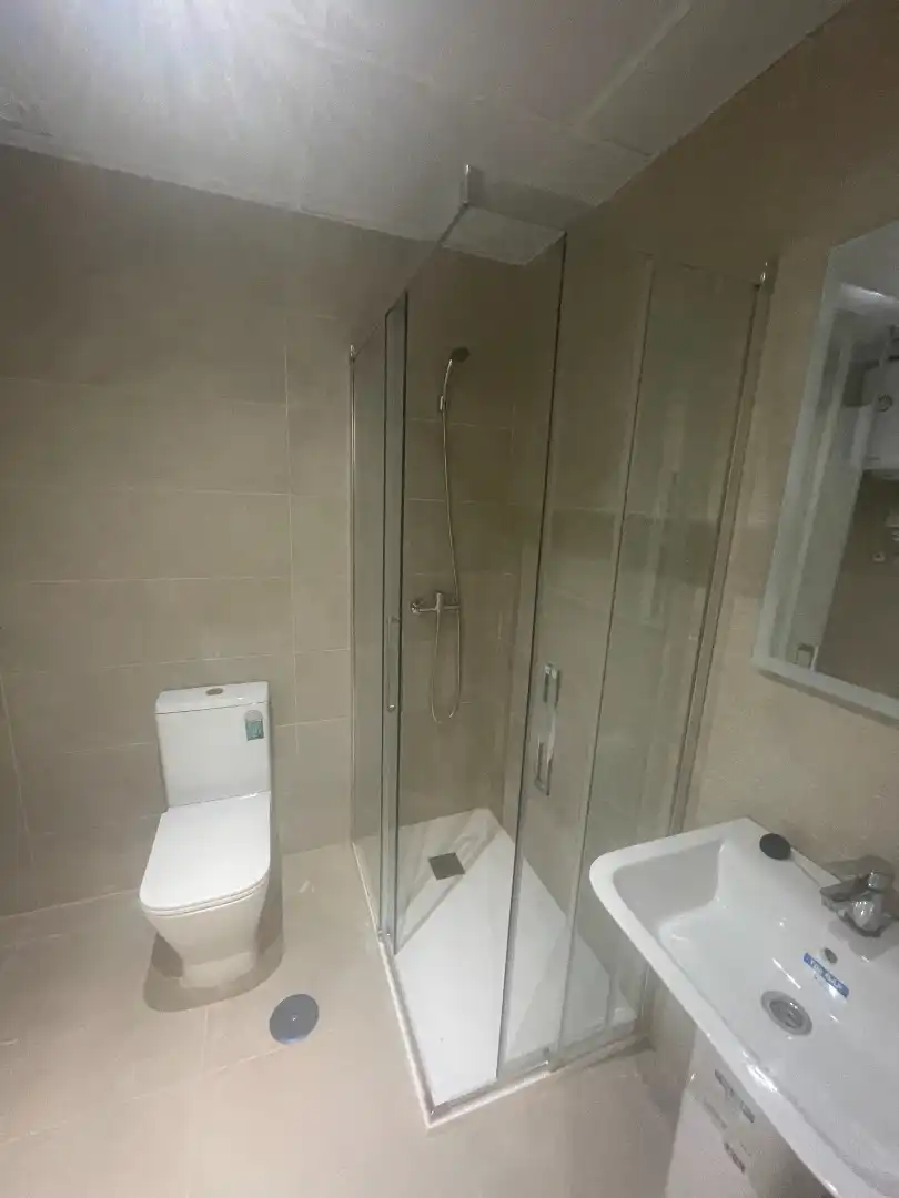 Baño de Estudio de alquiler en Maracena con Aire acondicionado, Calefacción y Parquet