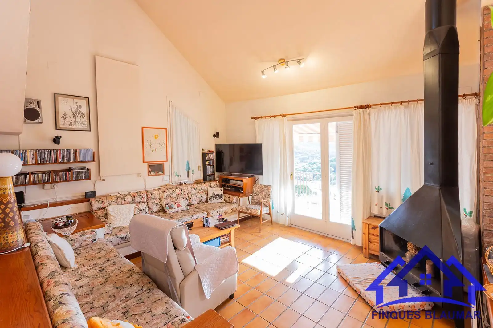 Sala d'estar de Casa o xalet en venda en Sant Iscle de Vallalta amb Calefacció, Jardí privat i Terrassa