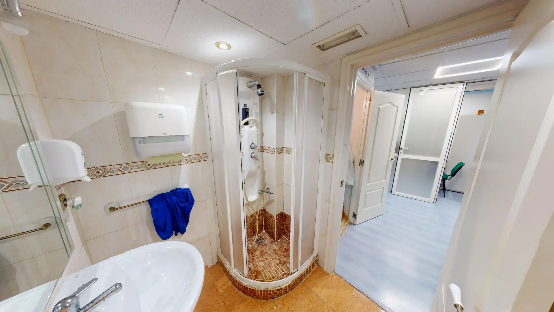 Baño de Local en venta en Albacete con Aire acondicionado, Calefacción y Amueblado
