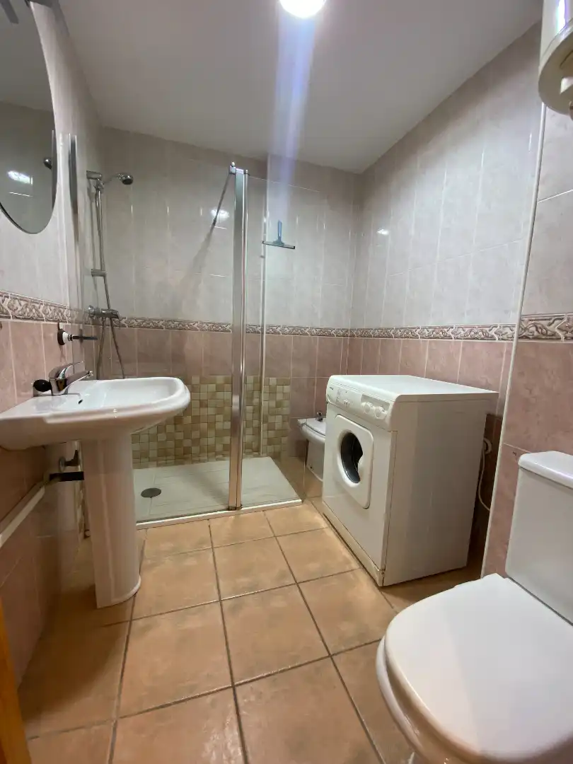 Baño de Apartamento de alquiler en Almuñécar con Terraza, Amueblado y Horno