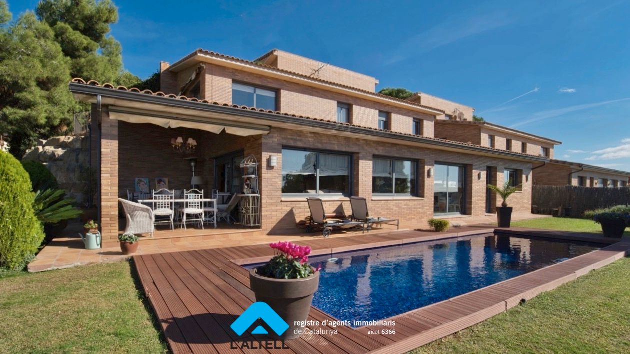 Exterior view of House or chalet for sale in L'Ametlla del Vallès  with Air Conditioner, Heating and Private garden