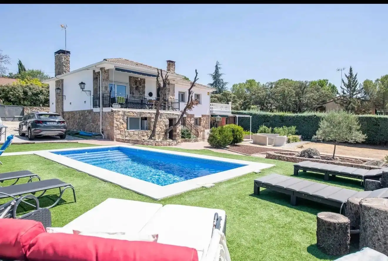 Swimming pool of Houses for sale in Valdemorillo  with Air Conditioner, Heating and Private garden