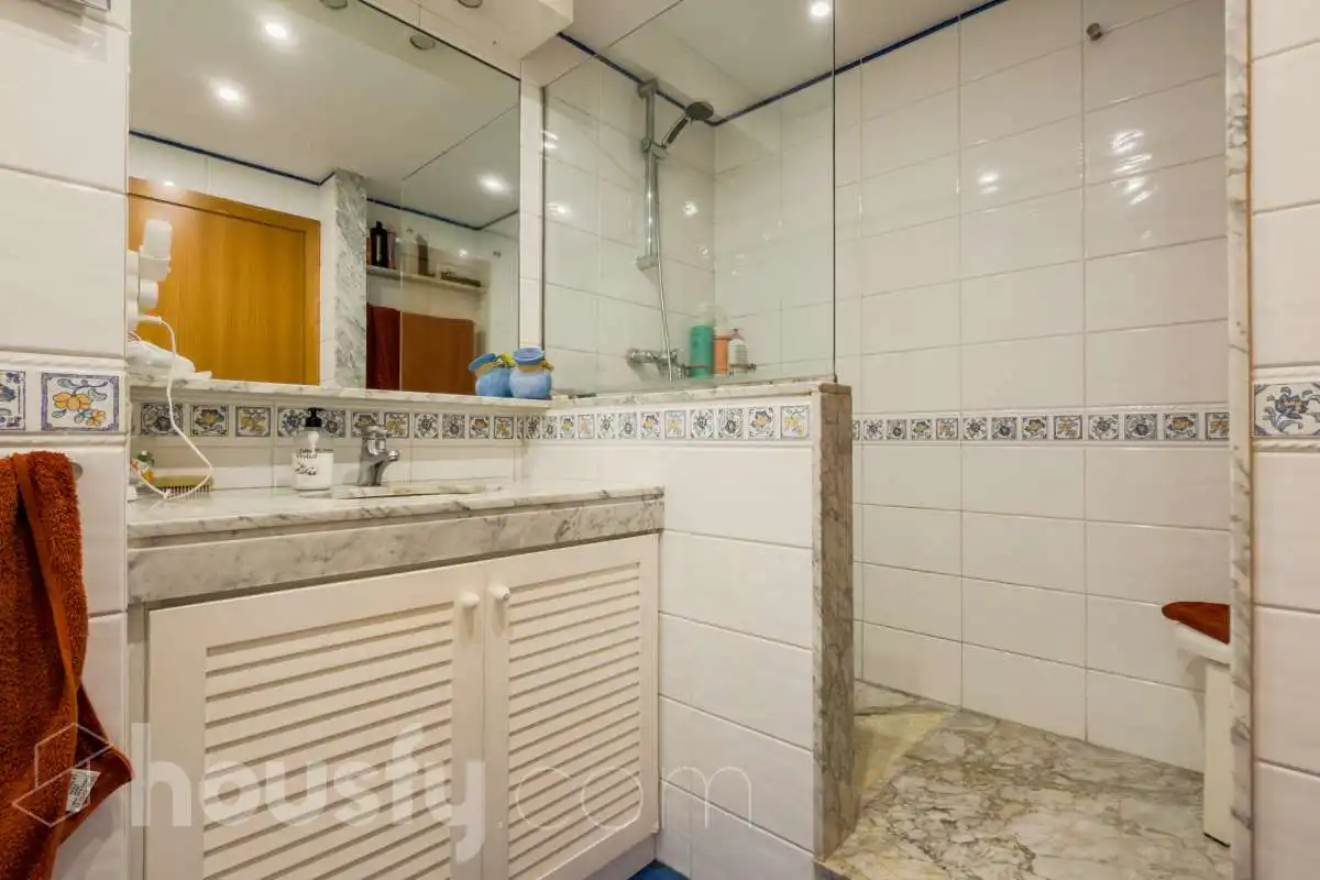 Baño de Piso en venta en Barcelona con Aire acondicionado, Calefacción y Jardín privado