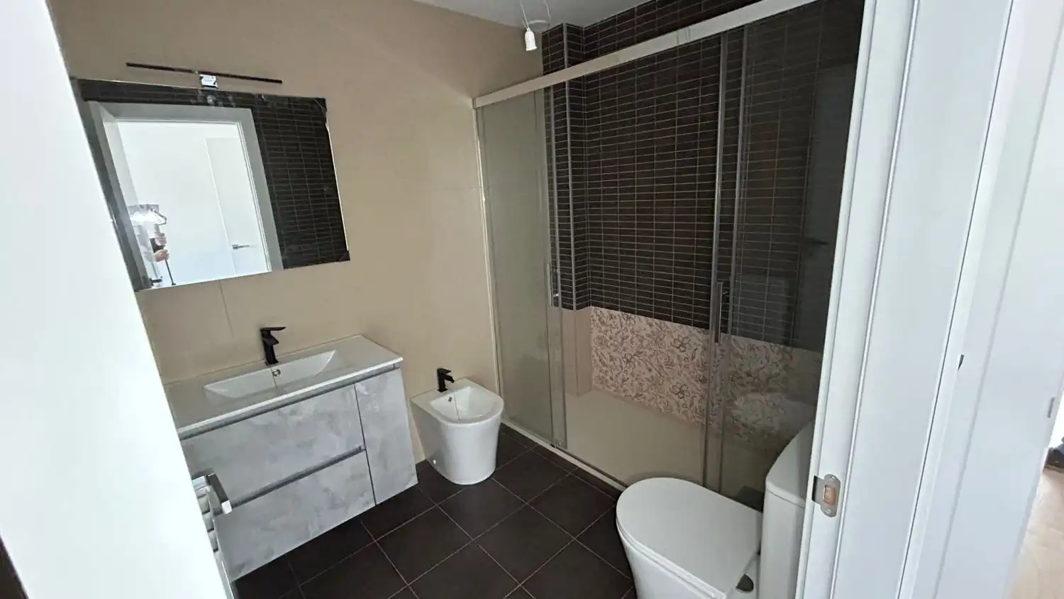Badezimmer von Einfamilien-Reihenhaus zum Verkauf in La Gineta mit Klimaanlage, Heizung und Terrasse