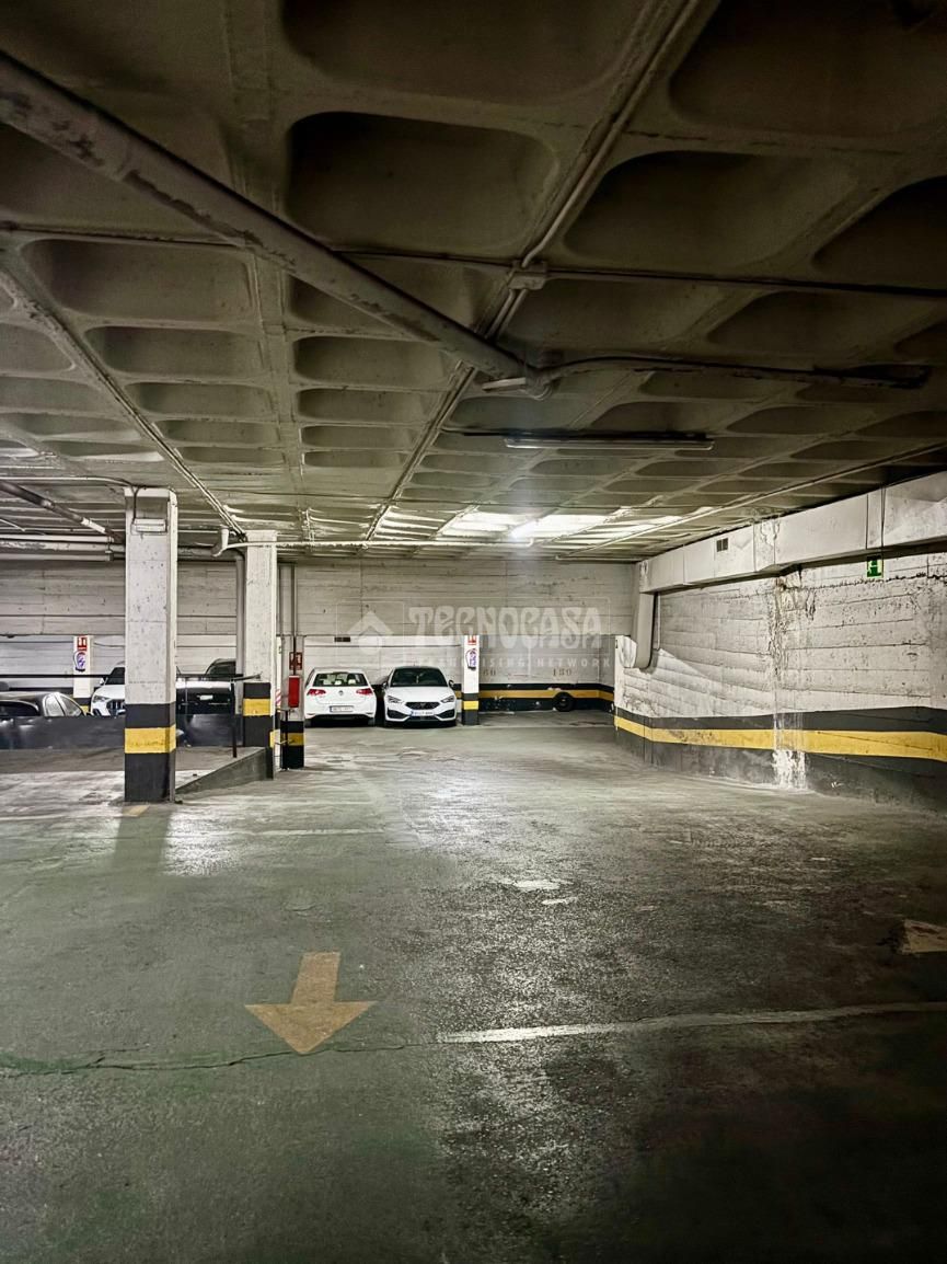 Garage to rent in Cortes - Huertas, Centro