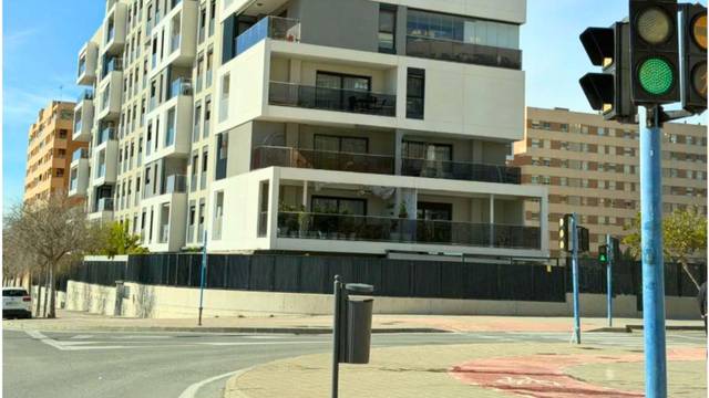 Local comercial en Alquiler en Calle Médico Pedro Orts en Paus - Poligono San Blas