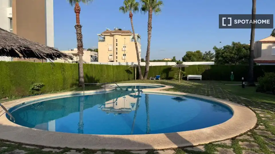 Swimming pool of Flat for rent in Oliva  with Air Conditioner, Heating and Furnished