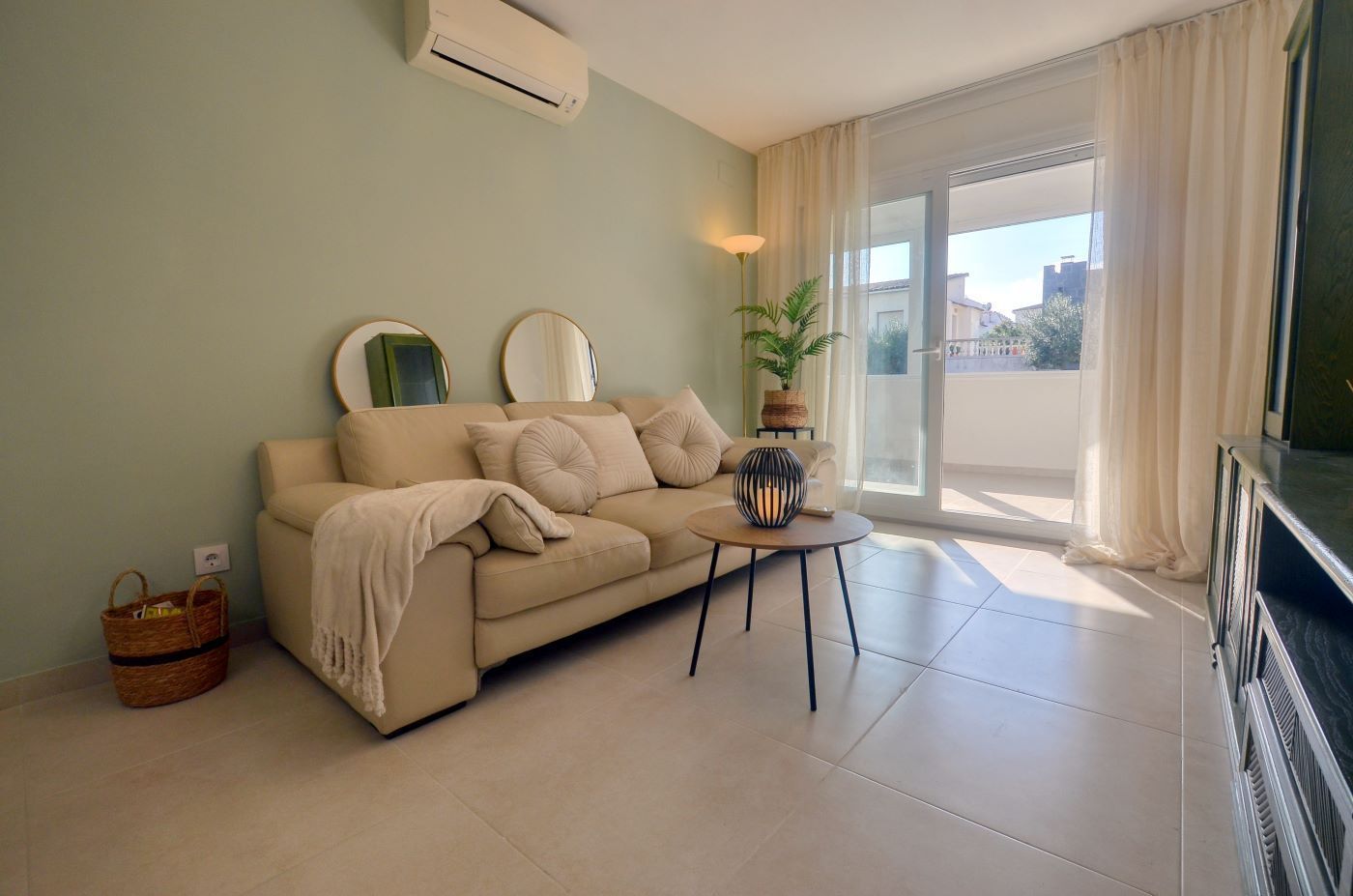Sala d'estar de Apartament en venda en Empuriabrava amb Aire condicionat, Calefacció i Terrassa