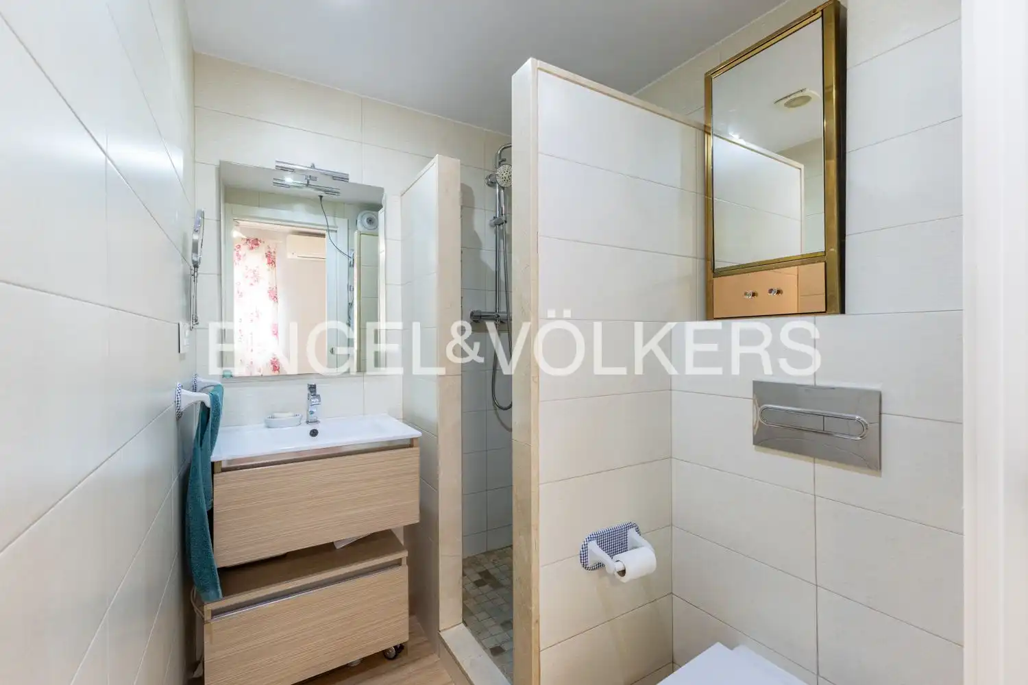 Bathroom of Flat for rent in Valencia  with Air Conditioner and Heating
