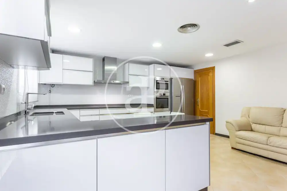 Cocina de Dúplex de alquiler en Burjassot con Aire acondicionado, Calefacción y Amueblado