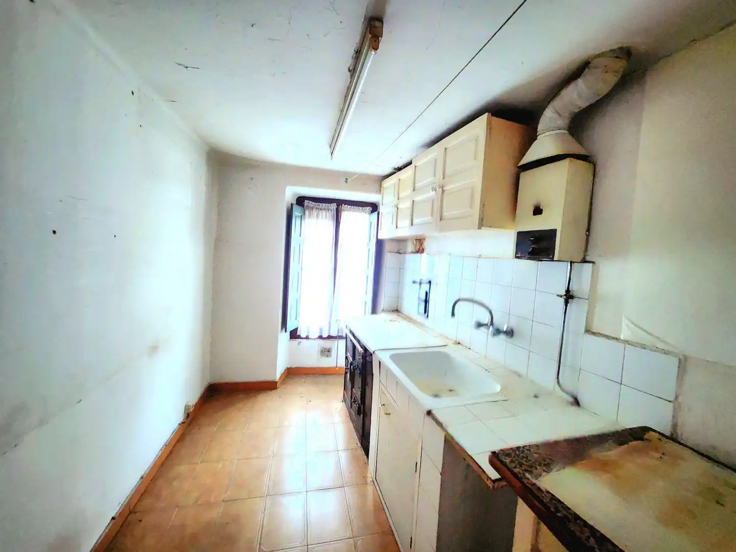 Cocina de Edificio en venta en Cangas del Narcea