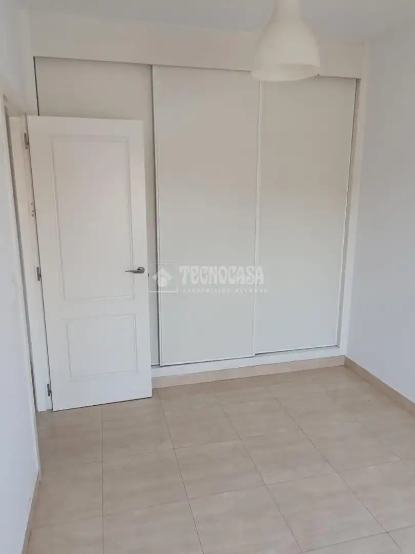 Habitación de Casa adosada en venta en Palomares del Río con Aire acondicionado