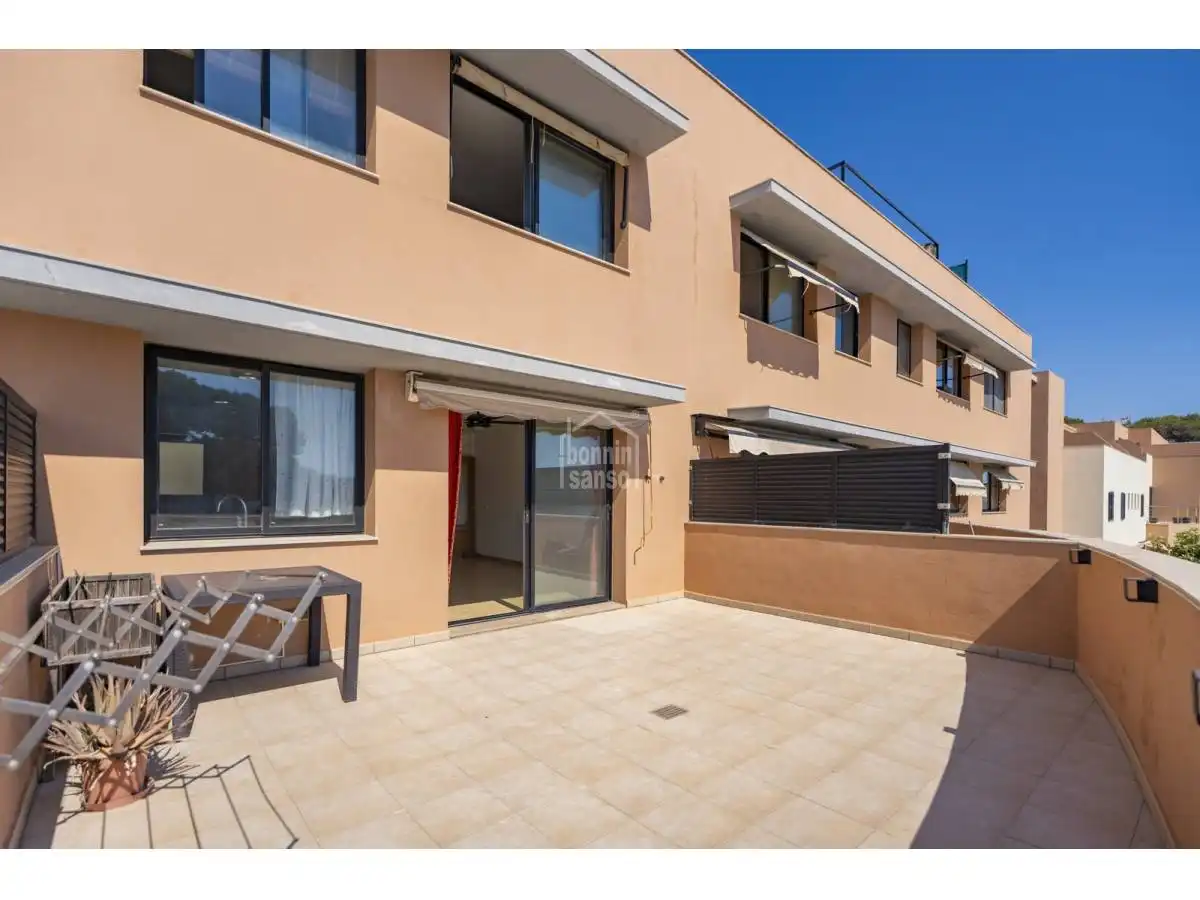 Vista exterior de Apartamento en venta en Es Castell con Terraza