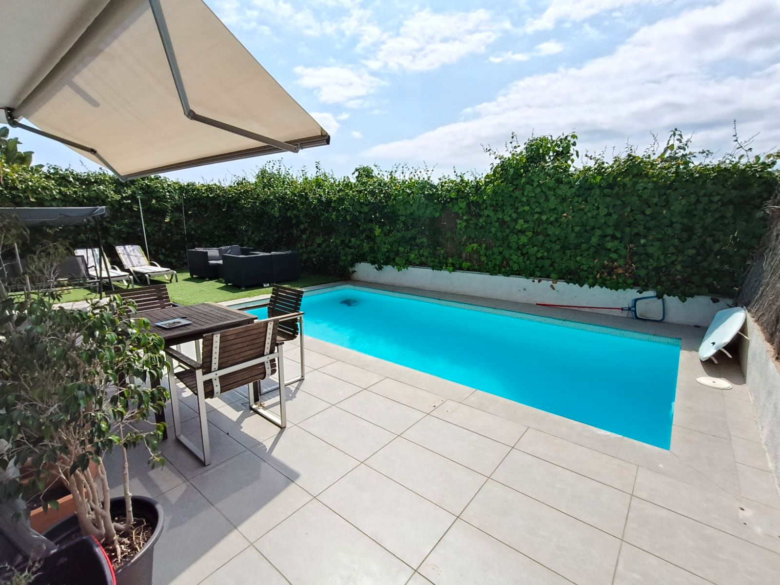 Piscina de Casa o chalet en venta en Pineda de Mar con Aire acondicionado, Calefacción y Jardín privado