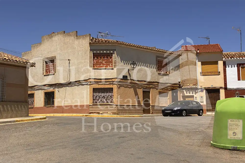 Vista exterior de Casa adosada en venda en Tobarra, Albacete