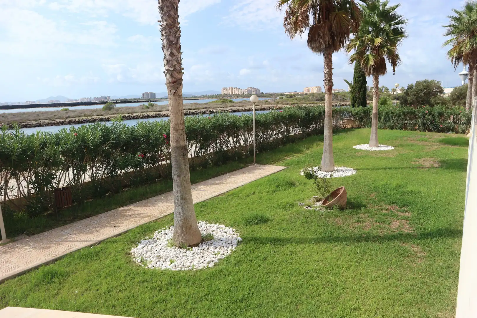 Jardín de Casa adosada en venta en La Manga del Mar Menor con Aire acondicionado, Calefacción y Terraza