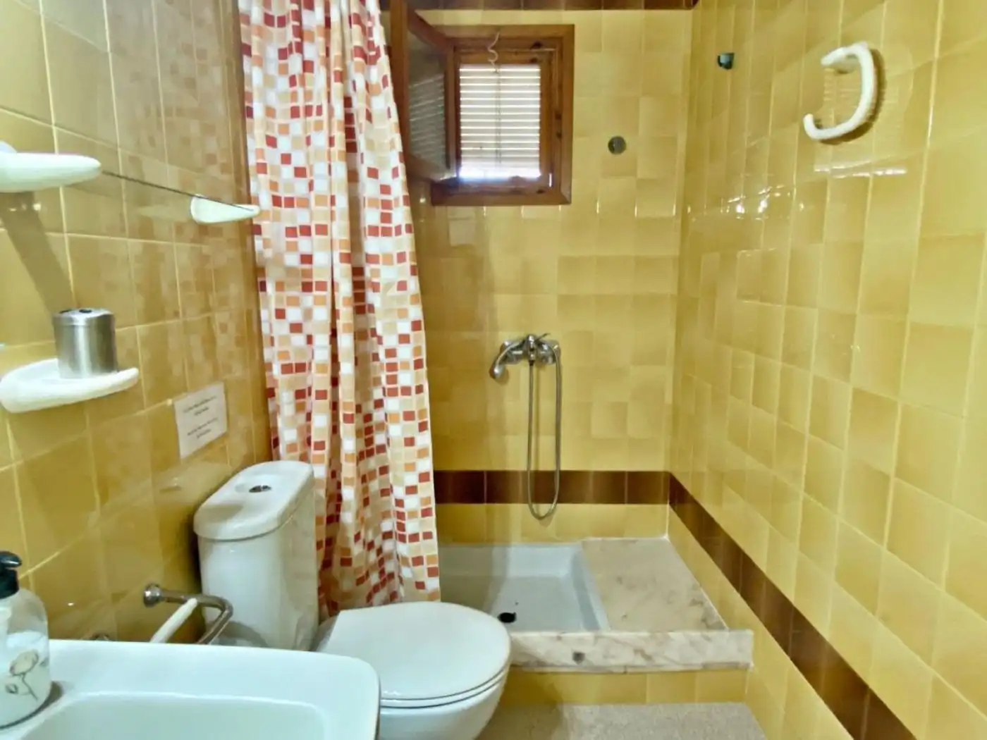 Badezimmer von Country house zum Verkauf in Deltebre mit Privatgarten