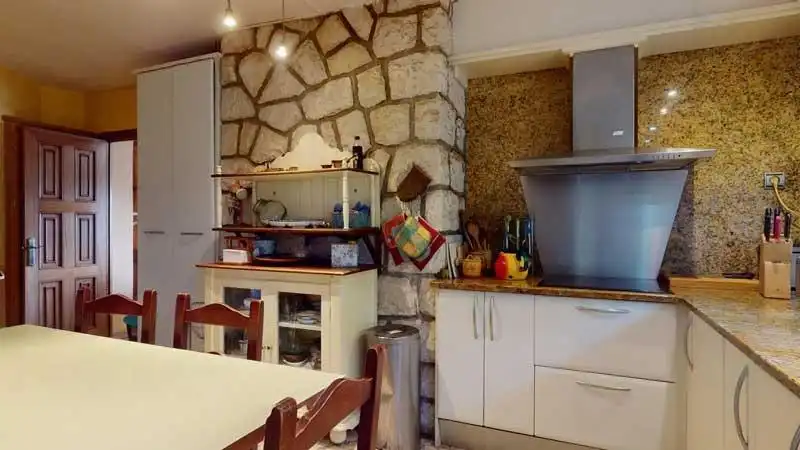 Cuina de Casa o xalet en venda en La Muela amb Aire condicionat, Calefacció i Jardí privat
