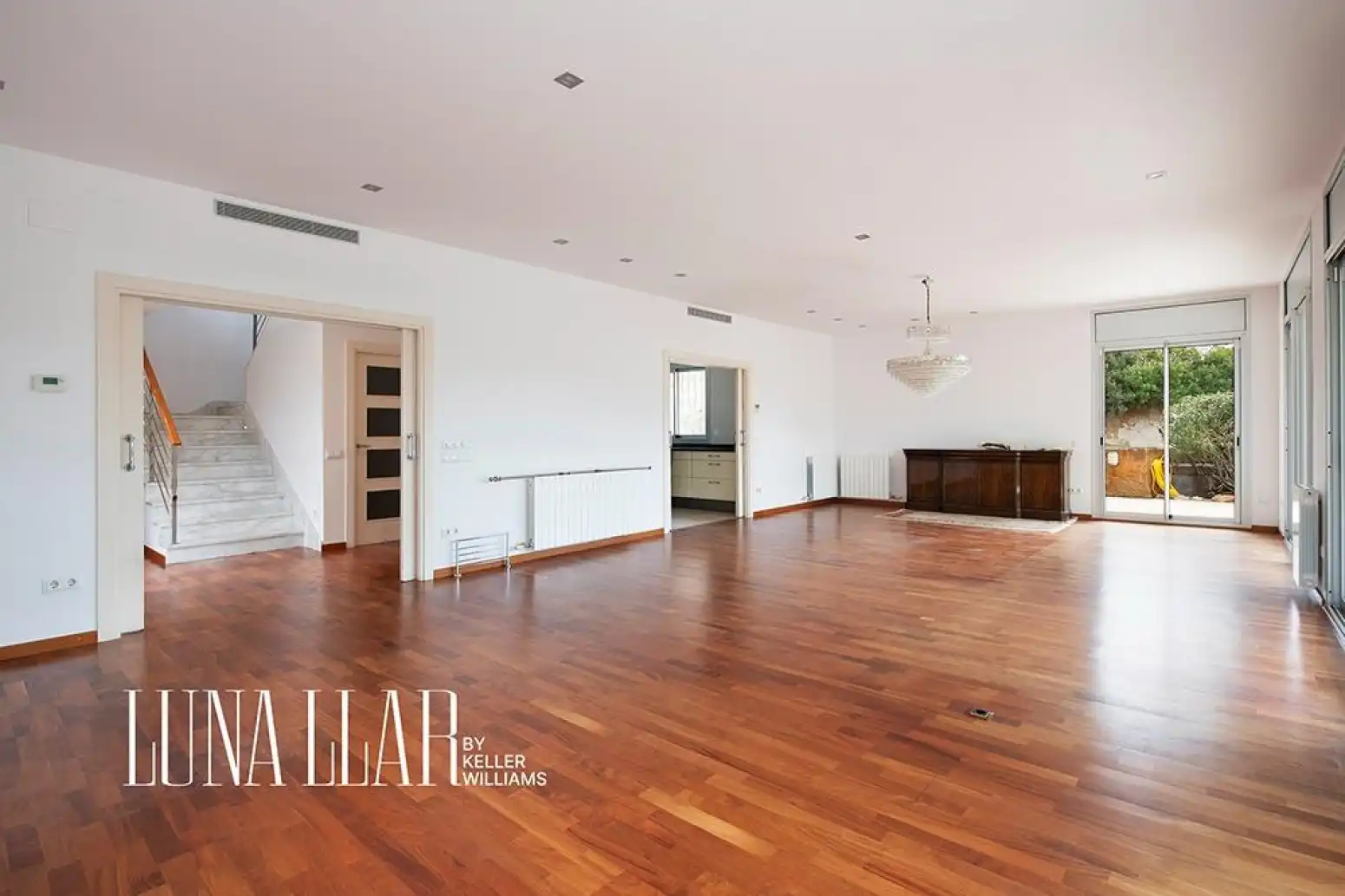 Living room of Houses for sale in Castelldefels  with Air Conditioner, Heating and Parquet flooring