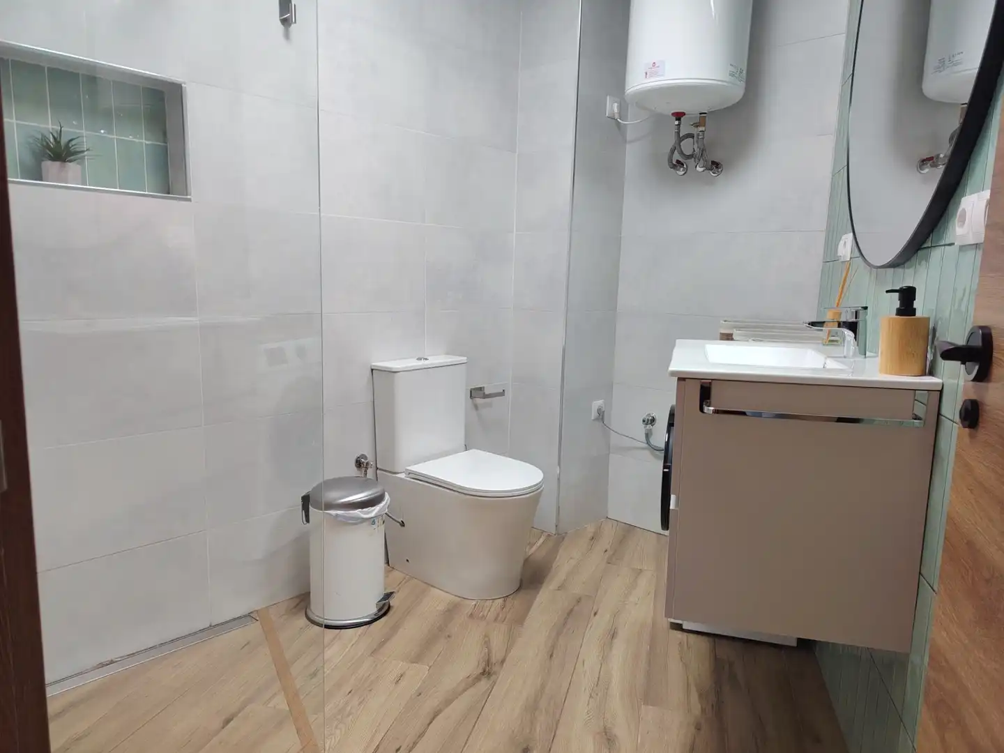 Ground floor for rent in Urbanización Costa del Oro, Centro Internacional