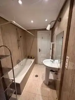 Badezimmer von Wohnungen zum Verkauf in León Capital  mit Heizung, Parkett und Terrasse