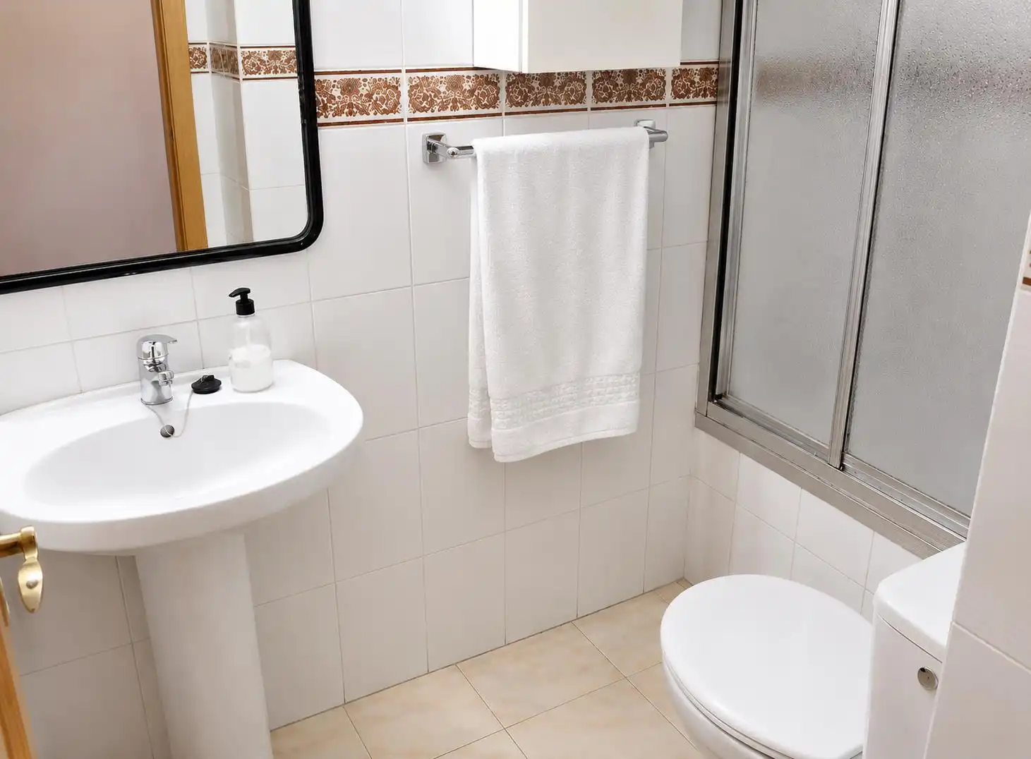 Baño de Piso de alquiler en Málaga con Aire acondicionado, Calefacción y Jardín privado