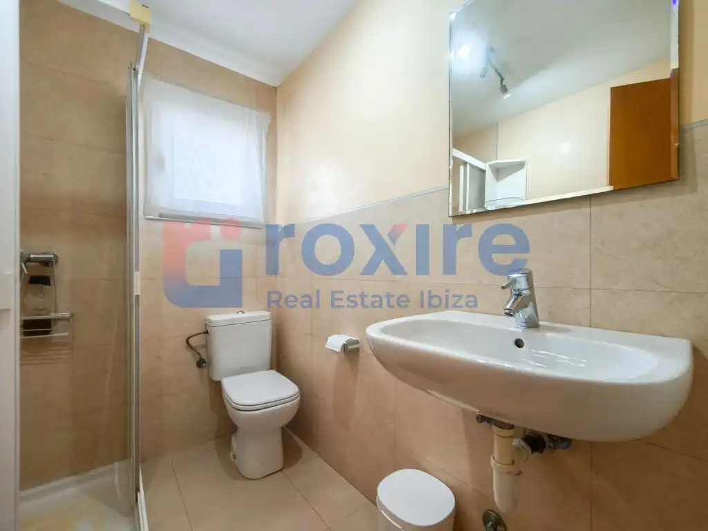 Badezimmer von Maisonette zur Miete in Sant Josep de sa Talaia mit Klimaanlage, Terrasse und Möbliert
