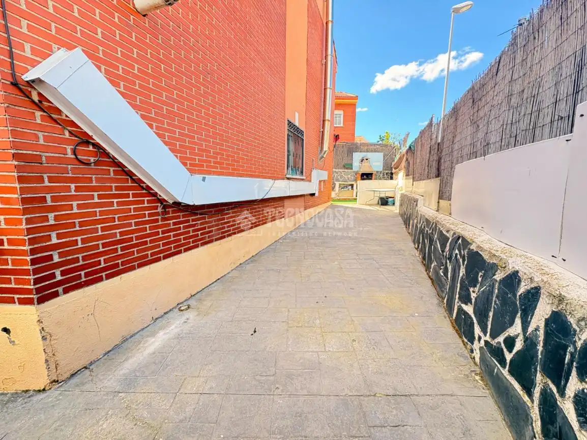 Parking de Casa adosada en venta en Loeches