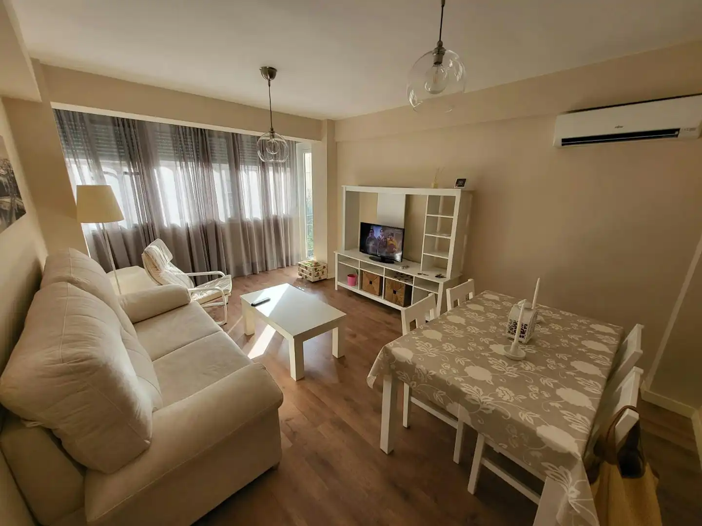 Sala de estar de Piso para compartir en Sevilla con Aire acondicionado, Amueblado y Lavadora