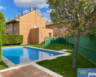 Swimming pool of Single-family semi-detached for sale in Arroyo de la Encomienda  with Terrace and Balcony