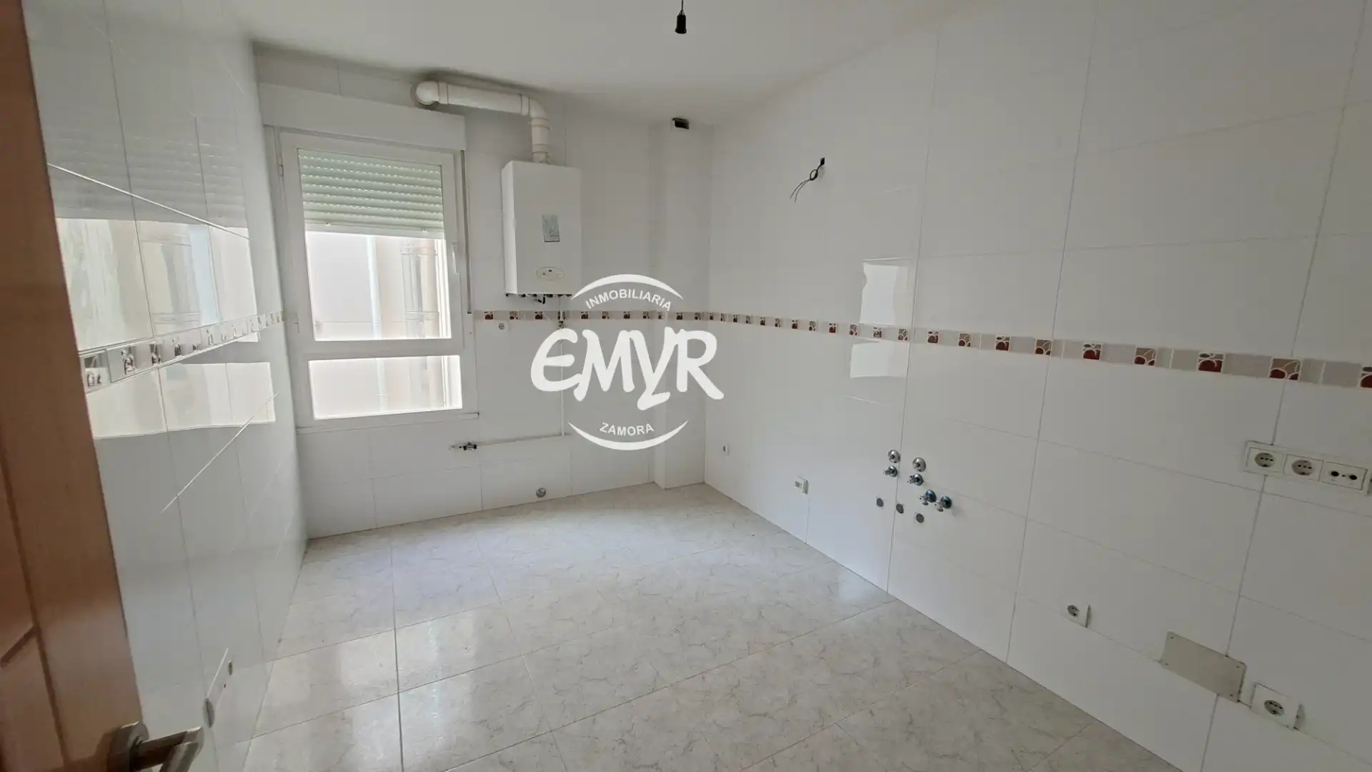 Flat for sale in Zamora Capital   with Heating, Parquet flooring and Balcony